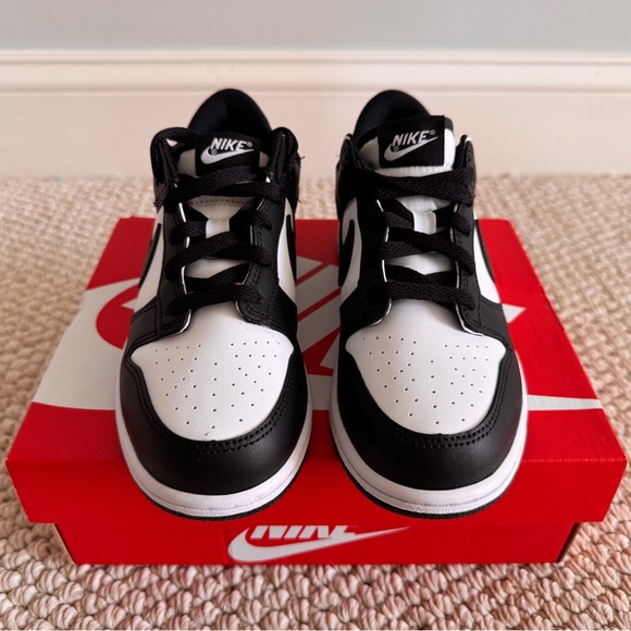** NEW ** Nike Dunks Low Shoes (Panda) - Size 3 - Picture 3 of 7